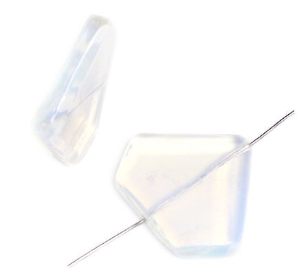 30x35mm White Stone Triangle 16in Semi-Precious